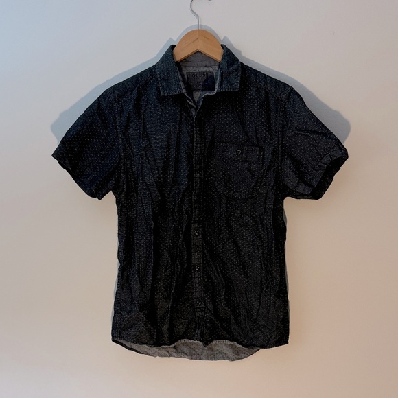 ✅ GUESS Los Angeles Slim Fit Short Sleeve Button Down Shirt 100% Cotton -Black - Picture 1 of 5